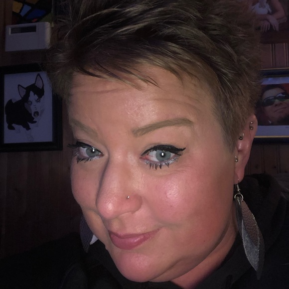 Meet your Posher, Christine - Picture 2 of 2